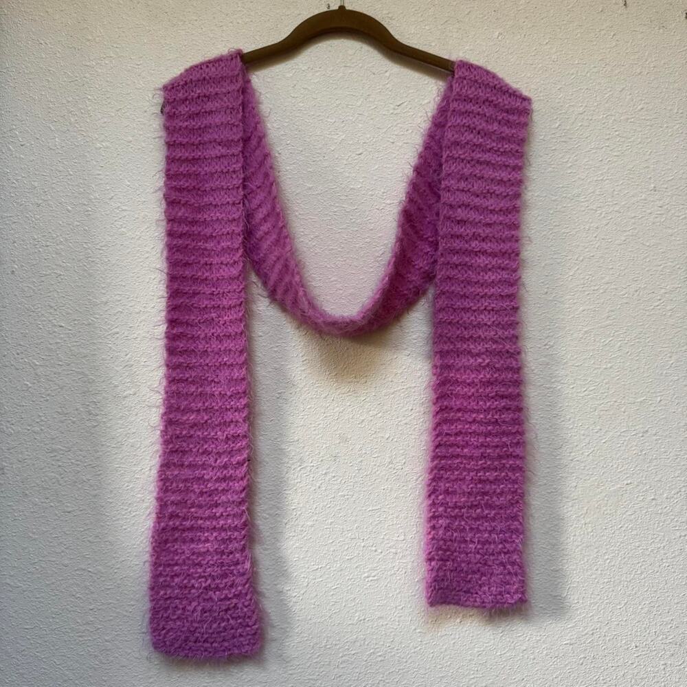Pink fuzzy knit scarf - Picture 4 of 5